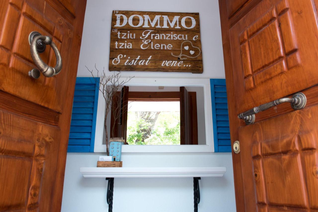In Dommo De Tziu Franziscu E De Tzia Elene Ferienhaus Orosei